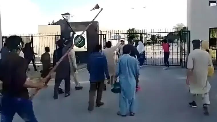 جی ایچ کیو حملہ کیس، 47 اشتہاری ملزموں کو 10،10 سال قید