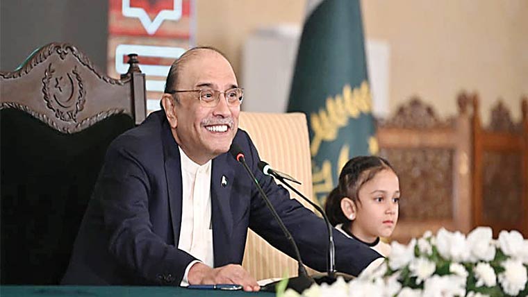 عالمی یوم یتامیٰ پر ایوان صدر میں تقریب، بچوں میں تحائف تقسیم