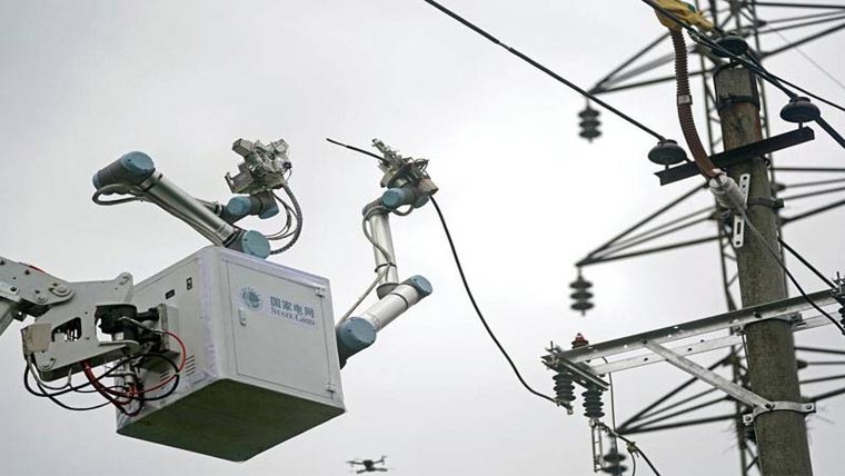 چین:روبوٹ کی 10 کلو واٹ کی پاور لائن کی مرمت