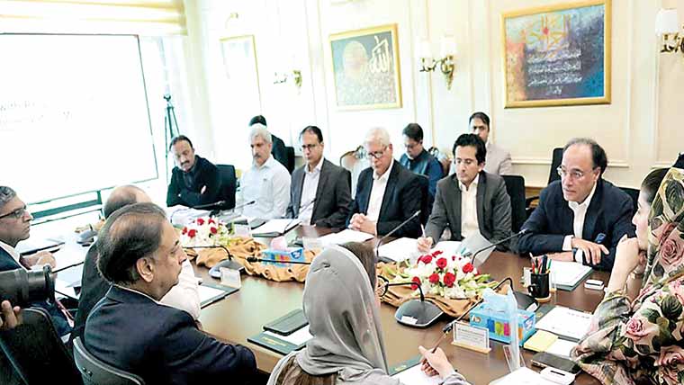 عوام  کو  پٹرول  پمپ  پر  لائنوں  میں  نہ  لگنا   پڑے:مریم  نواز  کی  انتظامیہ  کو  ہدایت