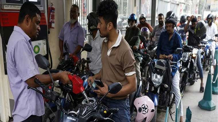  جنگ کے اثرات، بنگلہ دیش  میں ایندھن کی قلت،لمبی قطاریں