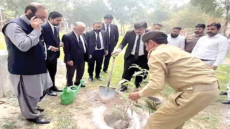  جوڈیشل کمپلیکس میں ای لائبریری  اور خواتین کیلئے انتظار گاہ کا افتتاح 