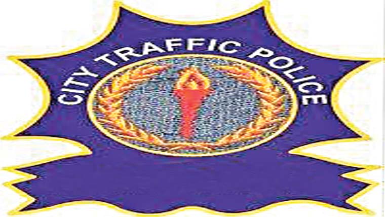 ٹریفک قوانین کی خلاف ورزی  پر فروری میں 78 سو سے  زائد گاڑیوں کے چالان