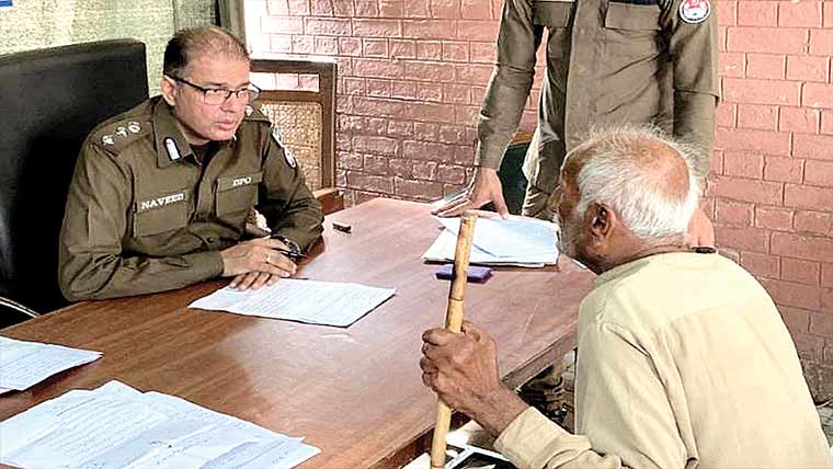 چنیوٹ:ڈی پی او نے کھلی کچہری میں شہریوں کے مسائل سنے