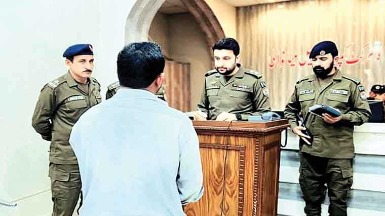 ڈی پی او میانوالی کے  آفس میں کھلی کچہری 