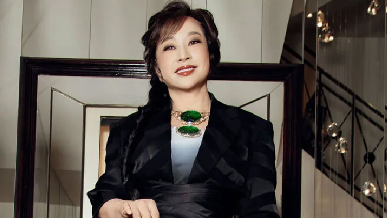 76سالہ چینی اداکارہ کو نوعمر لڑکی کا کردار ادا کرنے پر تنقید کا سامنا