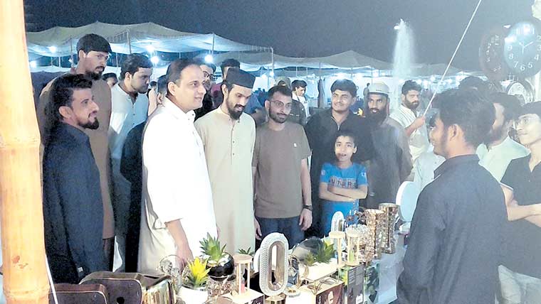 میئر کاگل پلازہ متاثرین کے خصوصی بازار کا دورہ