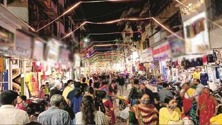 بازاروں میں عید کی خریداری کا آغاز، خواتین  کی بڑی تعداد مارکیٹوں کا رخ کرنے لگی