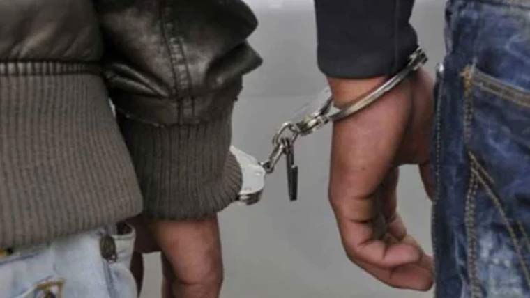 پولیس نے دو رکنی نوسر باز و  موٹر سائیکل چور گینگ قابوکرلیا