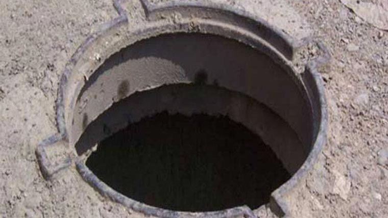 خوشاب : سلیب تبدیل کرتے گٹر میں گر کر 2 بھائی جاں بحق، 2 زخمی 