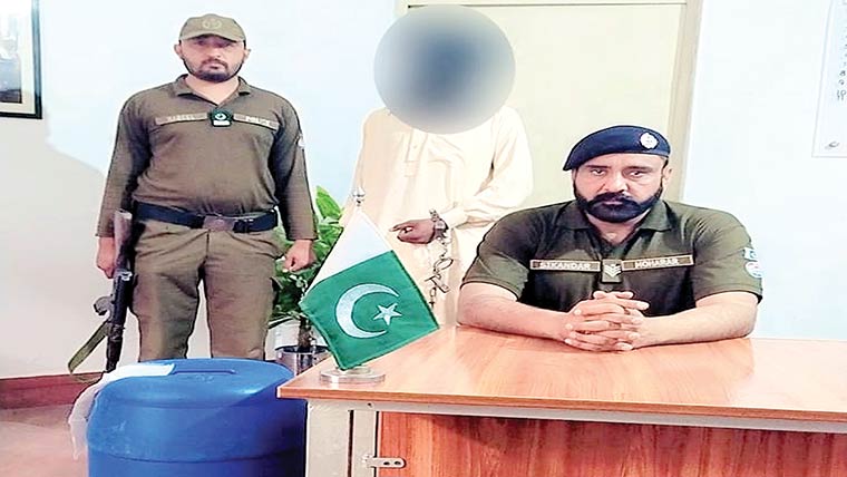 پولیس کی کاروائی  100 لیٹر شراب برآمد