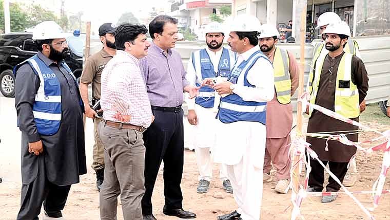 ڈپٹی کمشنر کا ڈی ایچ کیو ہسپتال زیر تعمیر ڈسپوزل سٹیشن کا دورہ 