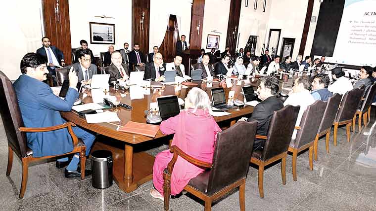 سندھ :دفاتر میں 4دن کام،جمعہ کو ورک فرام ہوم کا فیصلہ،اسکولز بند:سرکاری پٹرول میں50 فیصد کٹوتی کر دی،کابینہ