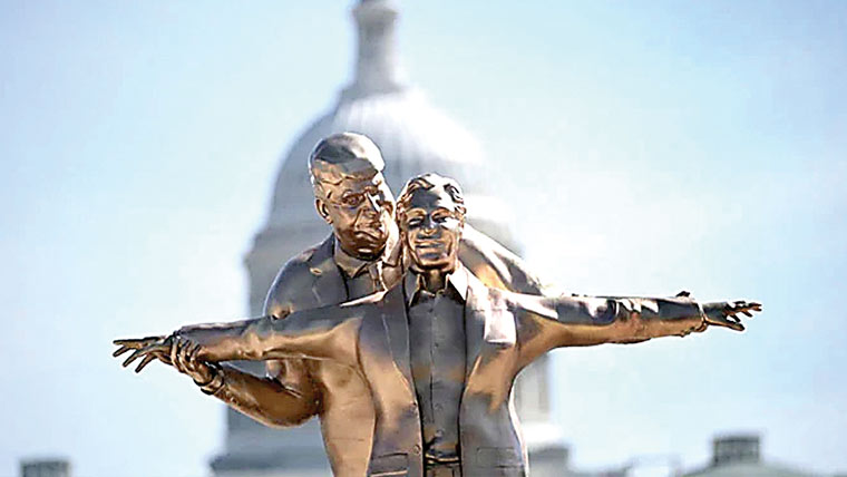 امریکا میں ٹرمپ اور جیفری ایپسٹین کا متنازعہ مجسمہ نصب