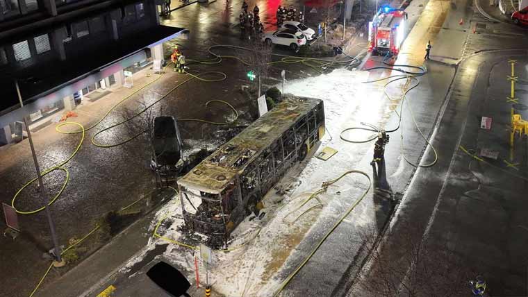  سوئس شہری نے بس میں خودکو زندہ جلا  دیا ، آگ لگنے سے 6 افراد ہلاک