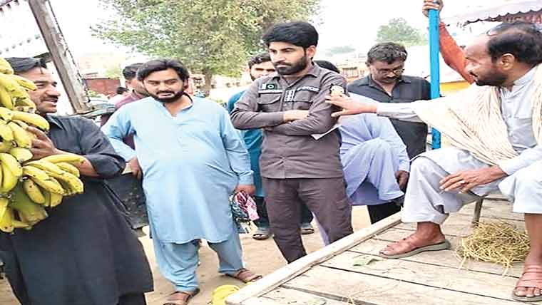 پیرا فورس پر مشتمل افسران کی ٹیم  کاسبزی و فروٹ منڈی کا دورہ 