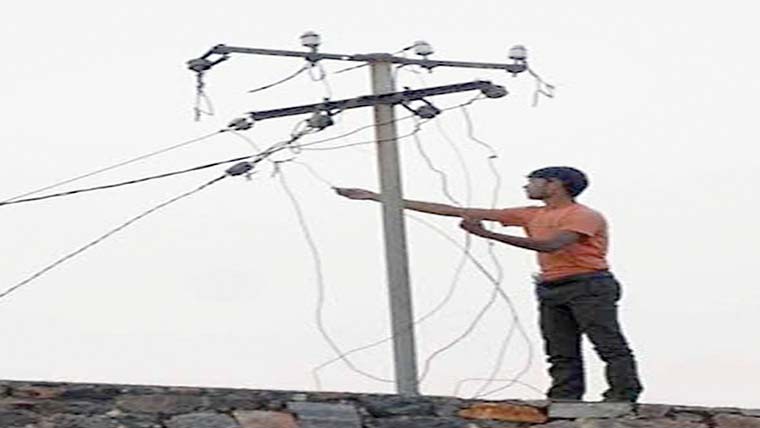 7بجلی چور رنگے ہاتھوں پکڑے گئے 