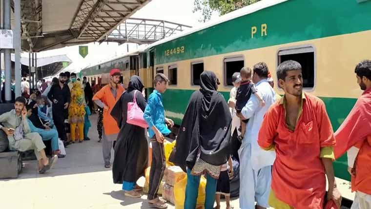 ریلوے کا بغیر ٹکٹ مسافروں کیخلاف کریک ڈائون، اسٹیشنوں پر سکیورٹی سخت 
