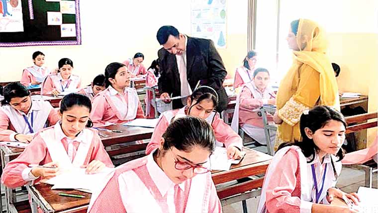 سی ای او ایجو کیشن کا آٹھویں  جماعت کے امتحانات کا جائزہ 