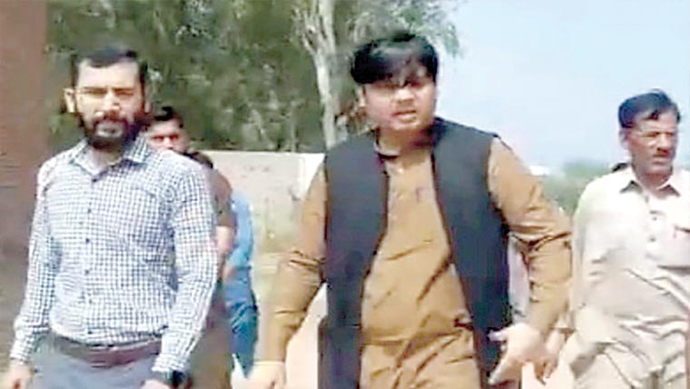 مکوآنہ: اسسٹنٹ کمشنر جڑانوالہ کا ڈی واٹرنگ سیٹ کا دورہ