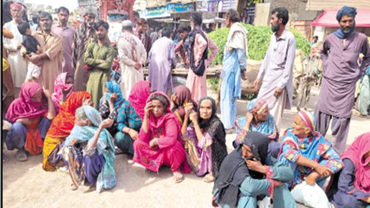 ٹنڈوباگو:بی آئی ایس پی کی رقم سے کٹوتی،خواتین کا مظاہرہ