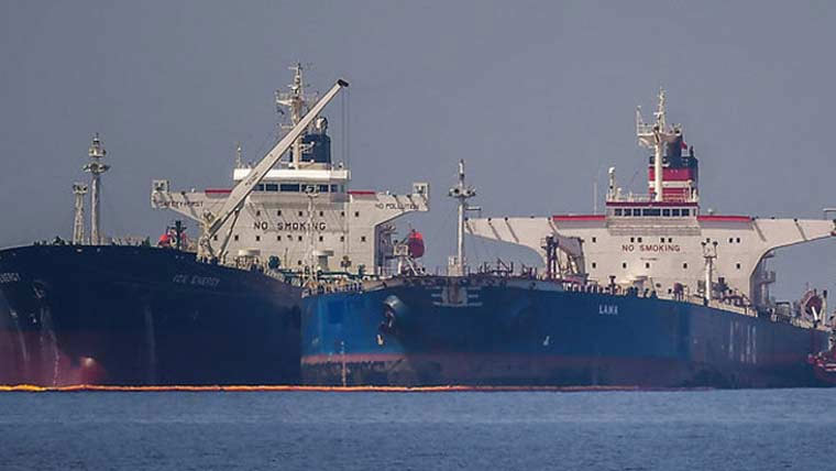 امارات سے 2 جہاز 12 کروڑ لٹر تیل کیساتھ کراچی پہنچ گئے