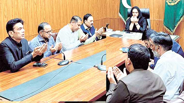 ڈپٹی کمشنر سے صحافیوں کے وفد کی  ملاقات ، والد کی وفات پر تعزیت 