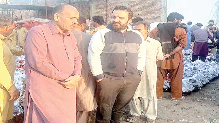 گجرات:اسسٹنٹ کمشنر کا سبزی و  فروٹ منڈی کا دورہ ‘ نیلا می کا جائزہ 