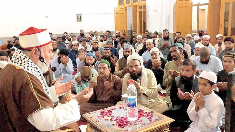 دارالعلوم غوثیہ رضویہ کی جامع  مسجدمیں مفتی غزہ ڈاکٹر محمود یوسف  الشوبکی کی آمد پر محفل کا انعقاد 