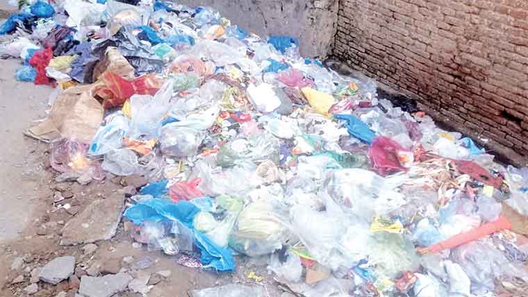 ڈسکہ  میں  ستھرا  پنجاب  منصوبہ  ناکام ، گلی  محلوں  میں  کوڑے  کے  ڈھیر،سانس  لینا  دشوار