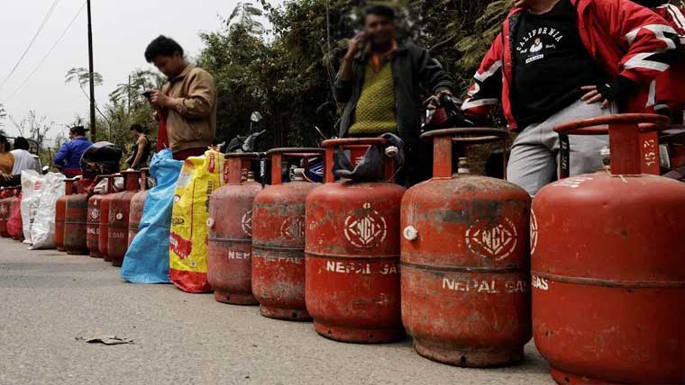  نیپال میں آدھے بھرے گیس سلنڈر فروخت کئے جانے لگے