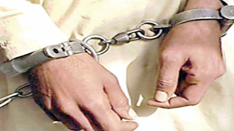 اسلحہ رکھنے پر گرفتاری 