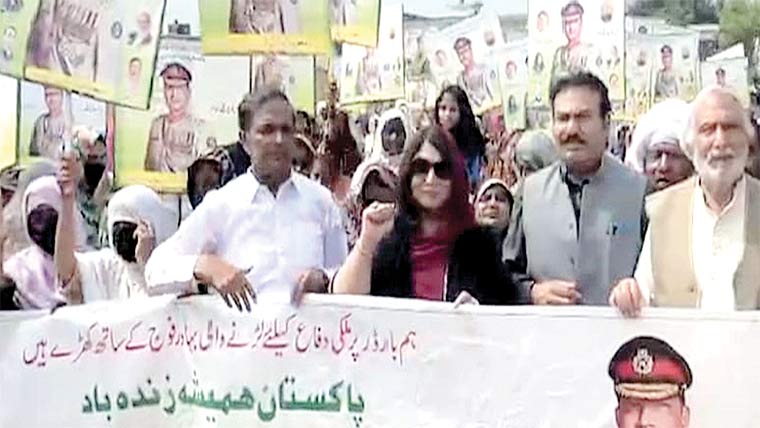افواج سے اظہار یکجہتی کیلئے یوسی  نڈالہ سندھواں میں خواتین کی ریلی 