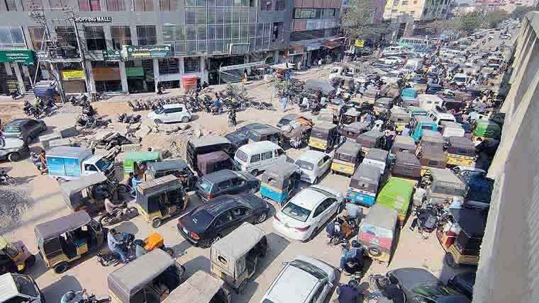 ترقیاتی  کام  سست  روی  کاشکار،ٹریفک  نظام  متاثر،شہری  پریشان