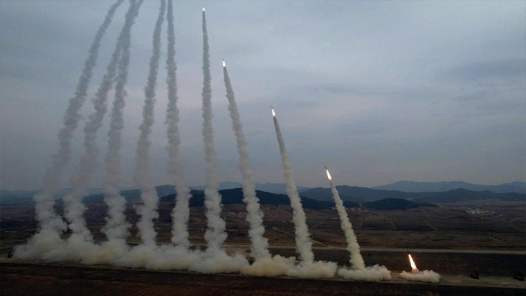 شمالی کوریا کا جوہری صلاحیت  والے راکٹوں کا تجربہ 