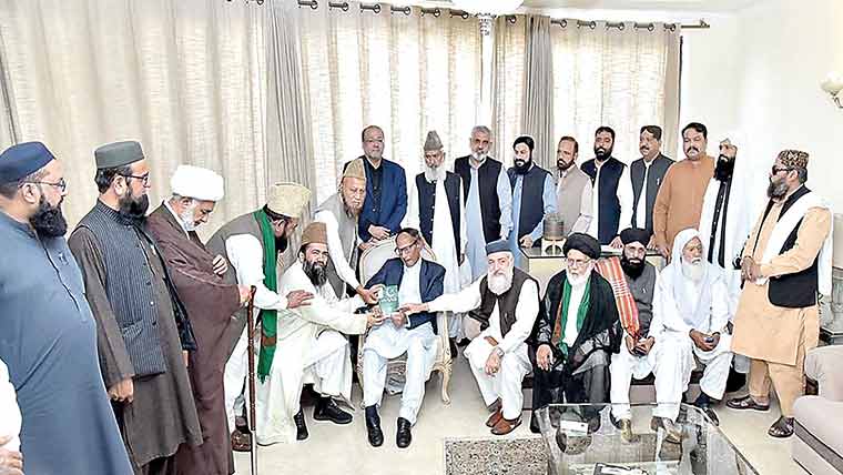 چودھری شجاعت سے علماء و مشائخ کے وفد کی ملاقات