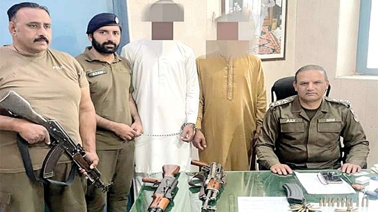  ٹھیکریوالا:سوشل میڈیا پر اسلحہ کی نمائش کرنیوالے 2ملزم گرفتار 