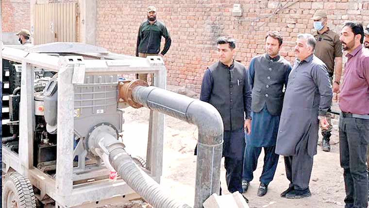 ڈی سی کا سیوریج آپریشنز کا جائزہ ،عید تک مکمل ریلیف کا حکم 