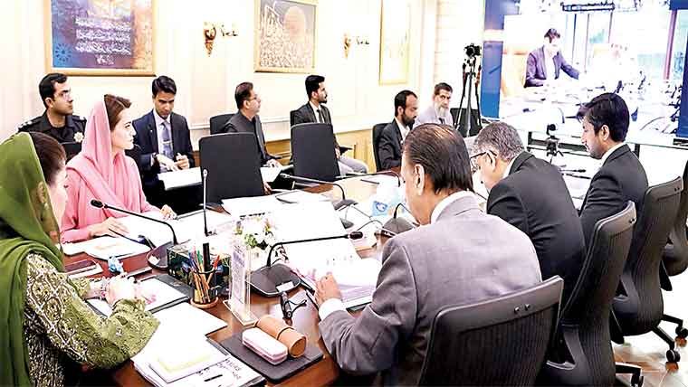 پنجاب کابینہ : سرکاری افسر 2 دن کی تنخواہ کفایت فنڈ میں دینگے، عدلیہ کیلئے 10 گاڑیاں خریدنے کی منظوری 