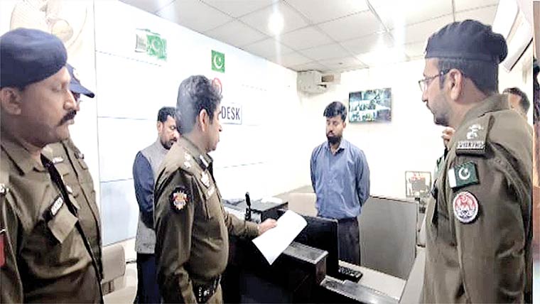  ڈی پی او جھنگ کا رات گئے تھانہ شورکوٹ چھاؤنی کا دورہ 