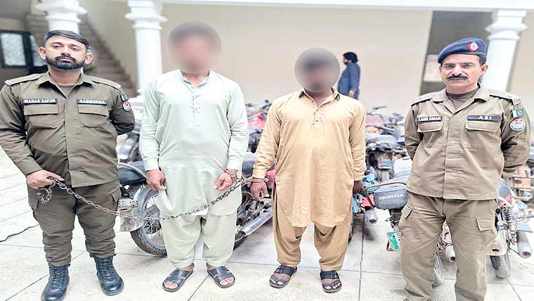  چوری میں ملوث 2 رکنی گینگ گرفتار، لاکھوں کا مال مسروقہ برآمد 