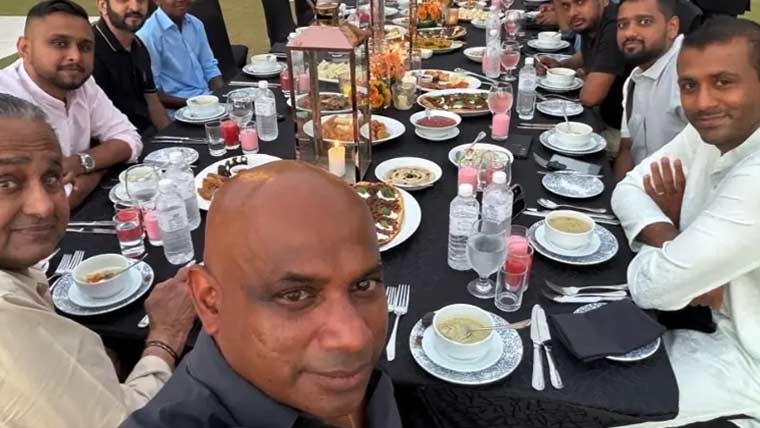 سابق لنکن کپتان جے سوریا کا روزہ، افطار کی تصویر وائرل