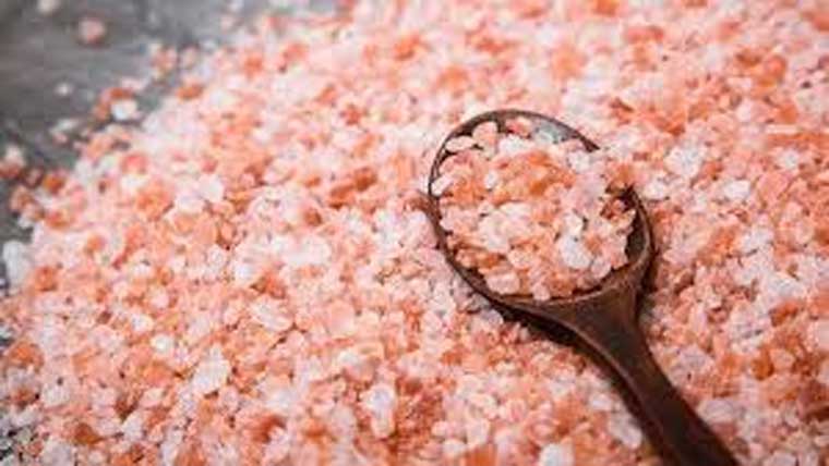 بھارت کھیوڑہ نمک کی غلط برانڈنگ  کر کے فروخت کرنے لگا