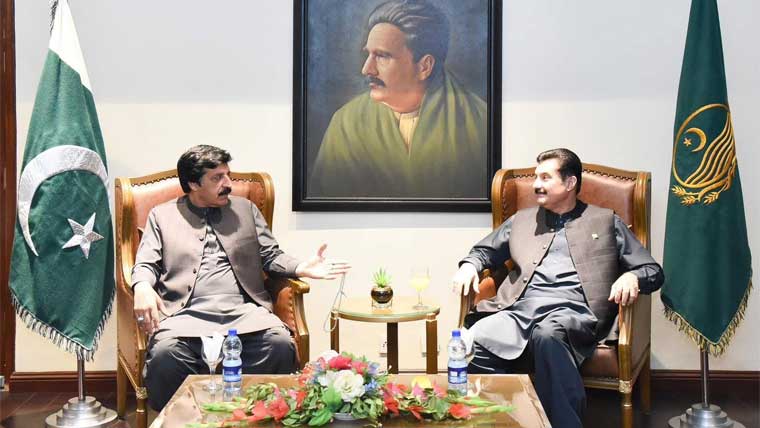 سردار سلیم حیدر سے گورنر پختونخوا کی پنجاب ہاؤس میں ملاقات