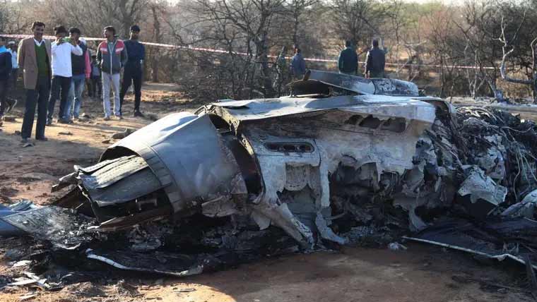 بھارت کا ایک اور جنگی طیارہ  گر کر تباہ،2پائلٹ ہلاک