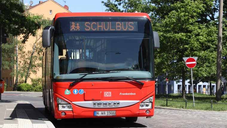  گرل فرینڈ کو چھوڑنے کے لیے سکول بس چوری کرلی