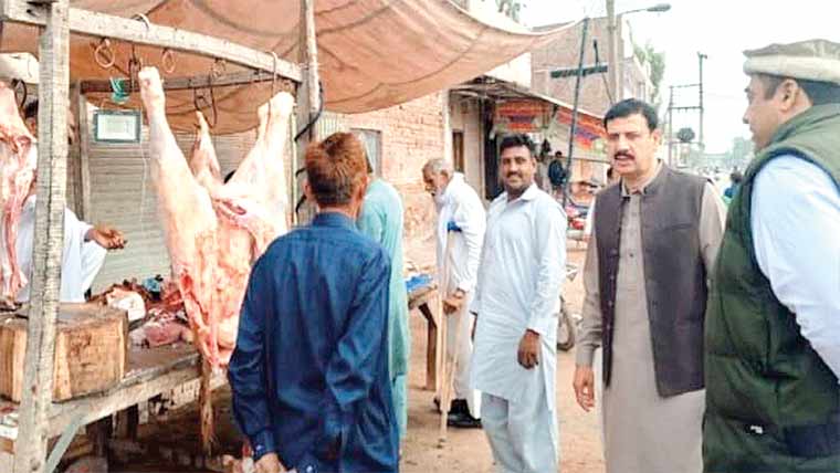 اسسٹنٹ کمشنر قمر محمود نے مختلف  بازاروں، پارکوں اور عید مراکز کا دورہ کیا