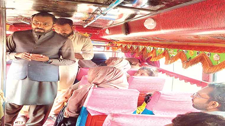 پیرمحل:اسسٹنٹ کمشنر کا ہسپتال اور لاری اڈے کا دورہ 