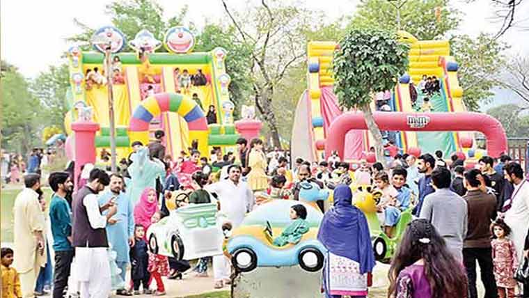 اسلام آباد، عید کے دوسرے روز بھی پارکوںمیں شہریوں کا رش
