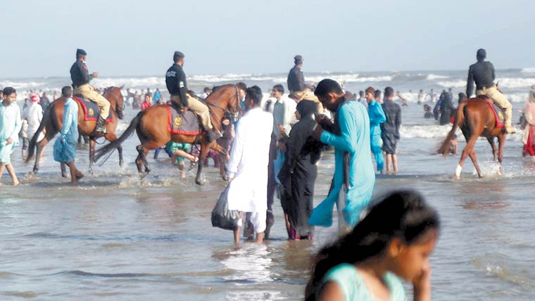 عیدکے دوسرے روز شہریوں کاتفریحی مقامات کا رخ